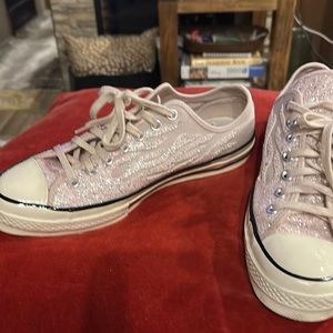 Converse Chuck 70 light pink with glitter pattern